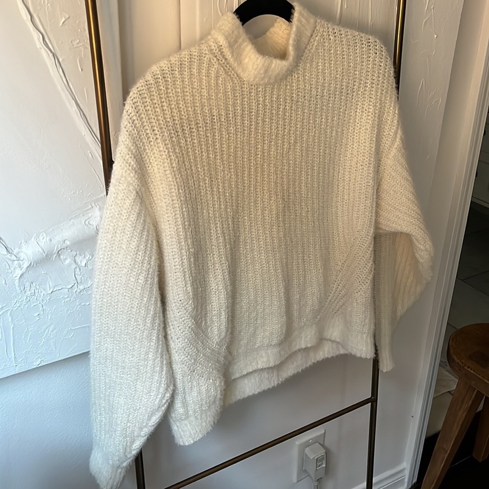 Abercrombie Ivory White Soft Sweater Small